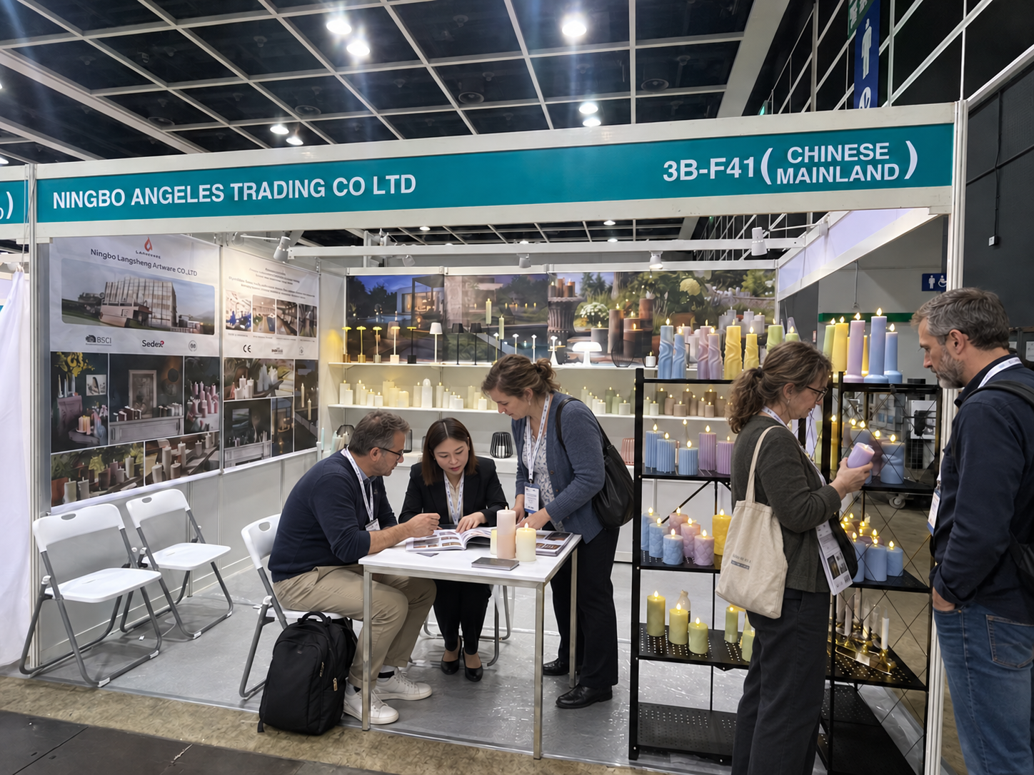 Langsheng team meeting international customers at an exhibition